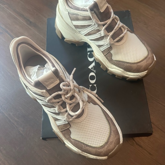 Authentic Coach sneakers casual cute and chunky…NIB never worn.. - Picture 5 of 5